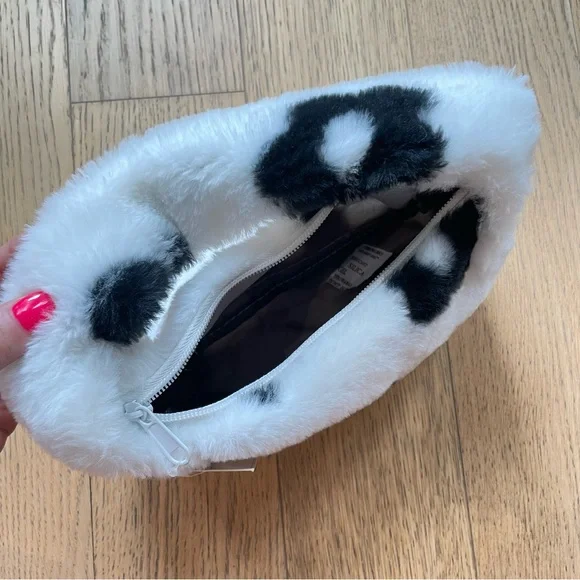 Girls White Fuzzy Daisy Plush Clutch For Cute Adventures 7”x9” - Picture 6 of 6